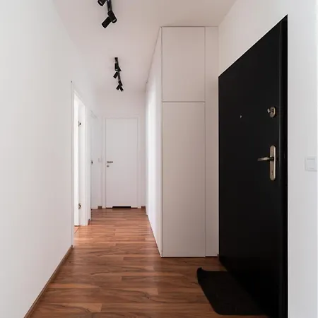 Big - Atal Towers - 3 - Private Parking Place Апартаменти *