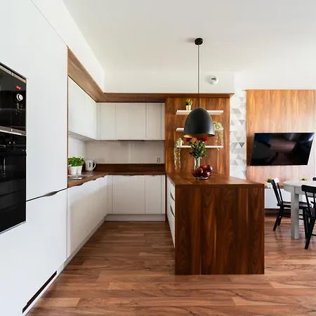 Big - Atal Towers - 3 - Private Parking Place Apartamento