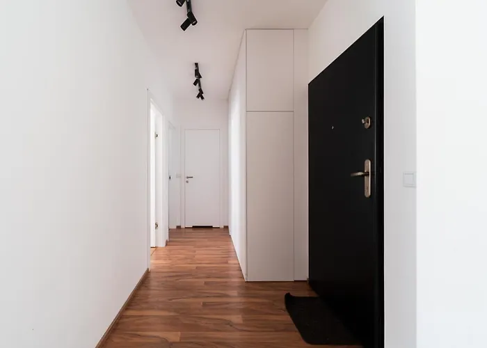 Big - Atal Towers - 3 - Private Parking Place Apartment *